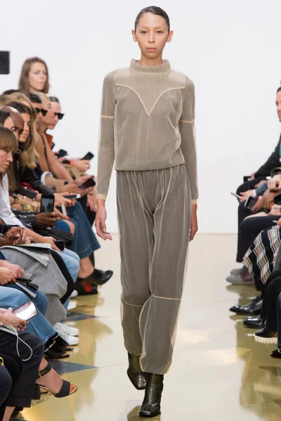 Look 28